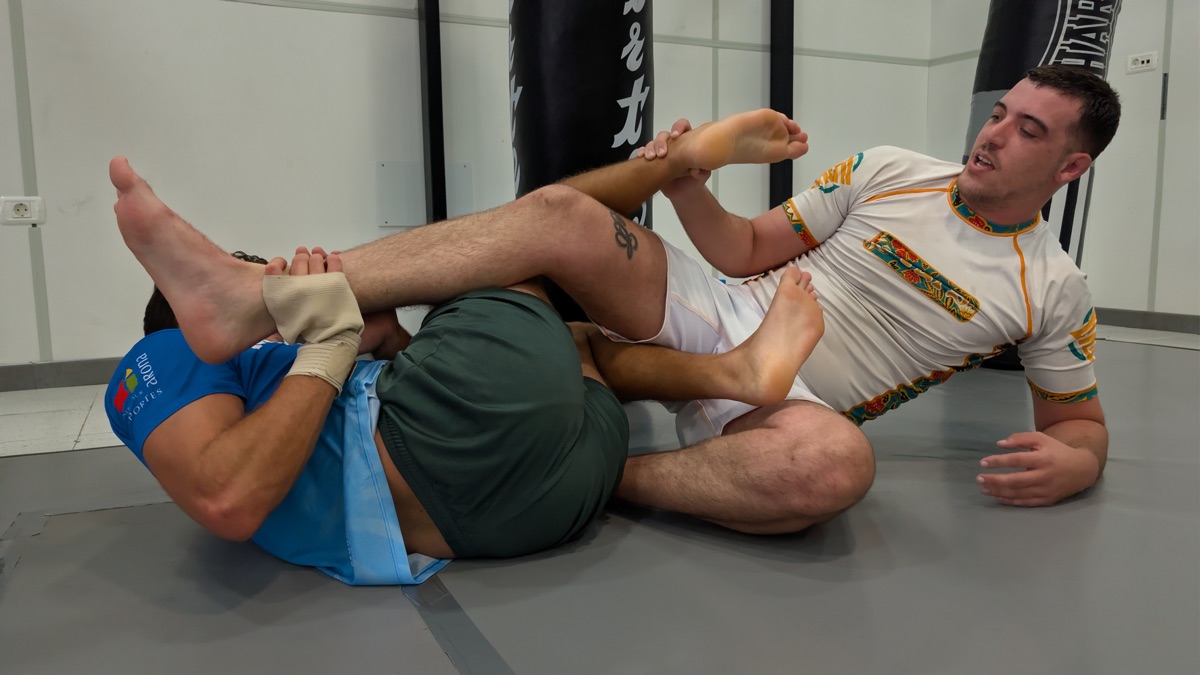 Niños entrenando jiujitsu en Costa Adeje, Tenerife